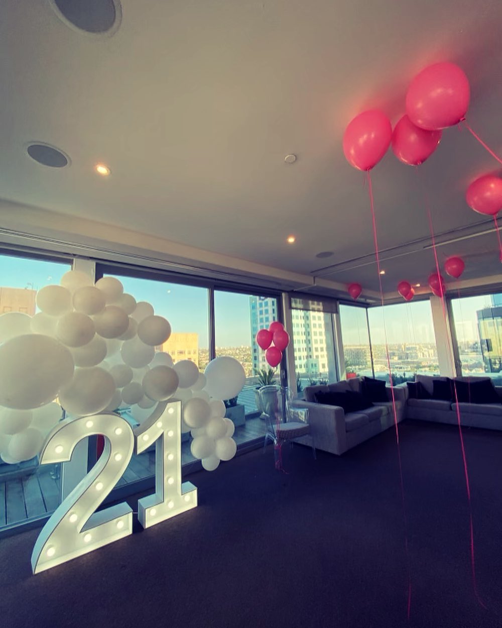 21 lights and balloons package
