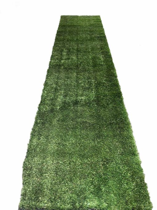 Green turf aisle runner 4 meters long